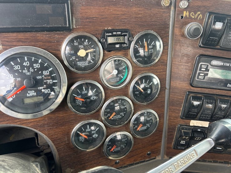 2001-caterpillar-c15-image-63