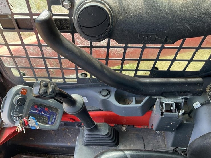 2025-kubota-ssv65-image-16