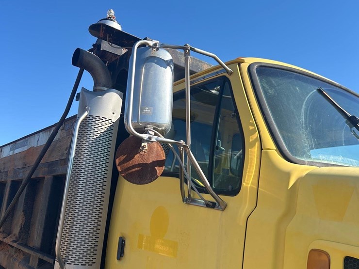 2004-sterling-l9500-image-20