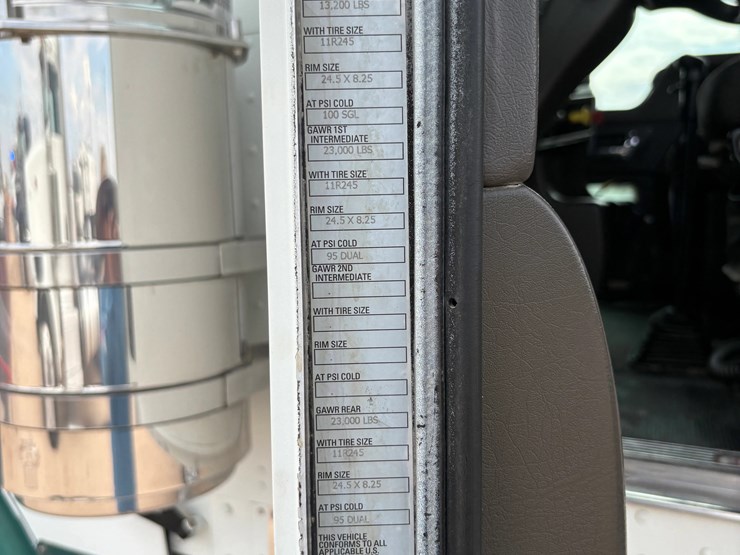 2007-kenworth-w900-image-10