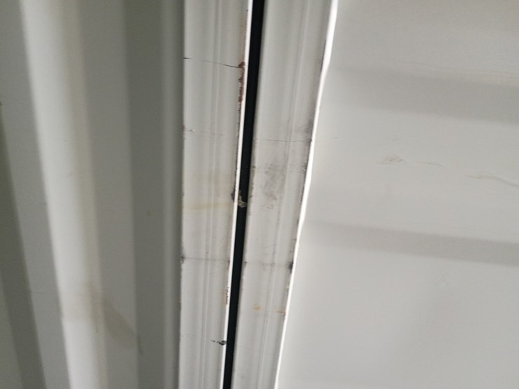 #l110-000-•-40ft-container-[damaged]-image-34