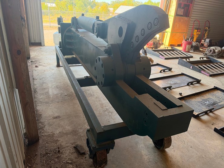 #140-•-hydraulic-demolition-shear-attachment-on-rolling-stand-image-4