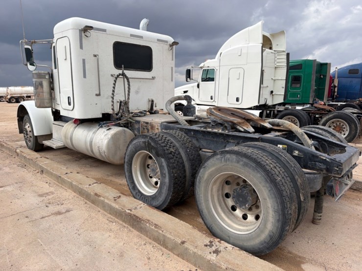 2012-peterbilt-367-image-8