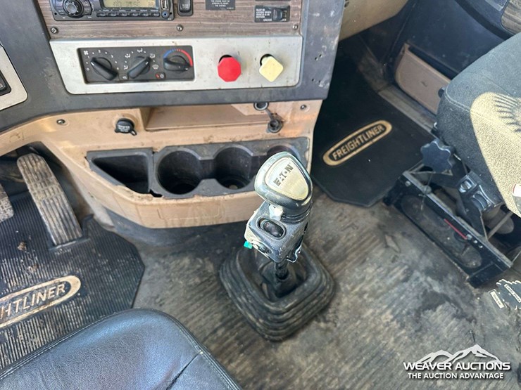2012-freightliner-coronado-122-image-26