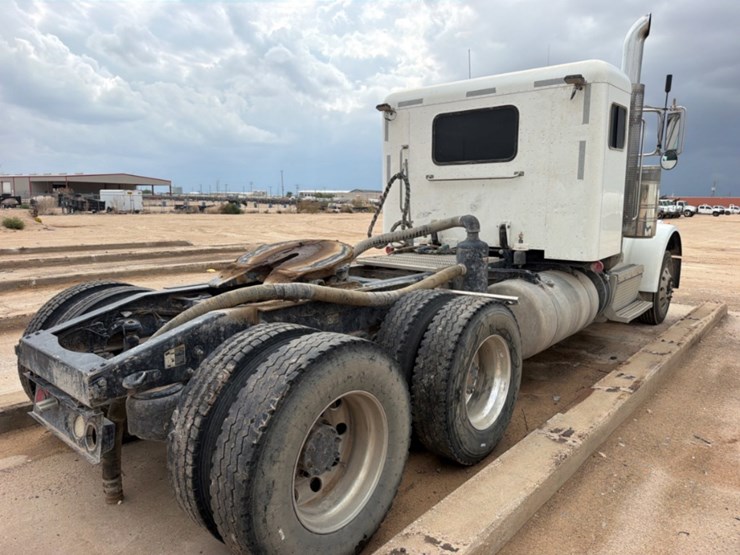 2012-peterbilt-367-image-6