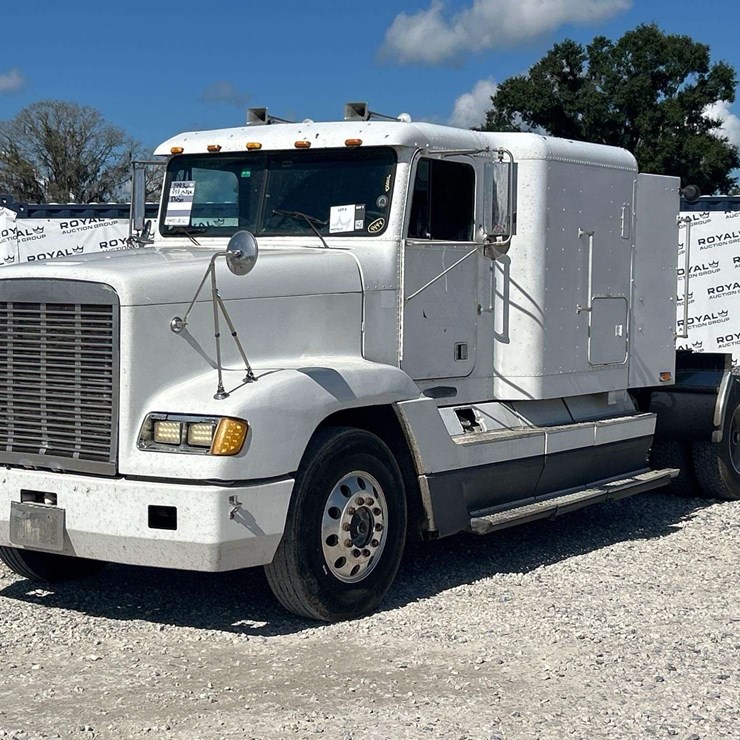 1993 Freightliner FLD120 T/A Wet Kit Sleeper Cab Tractor Truck