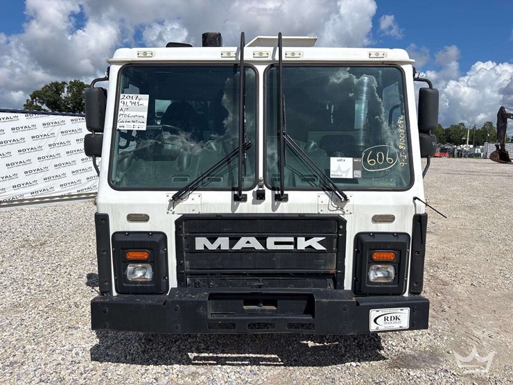2017-mack-lr-scorpion-31yd.-side-loader-garbage-truck-image-46