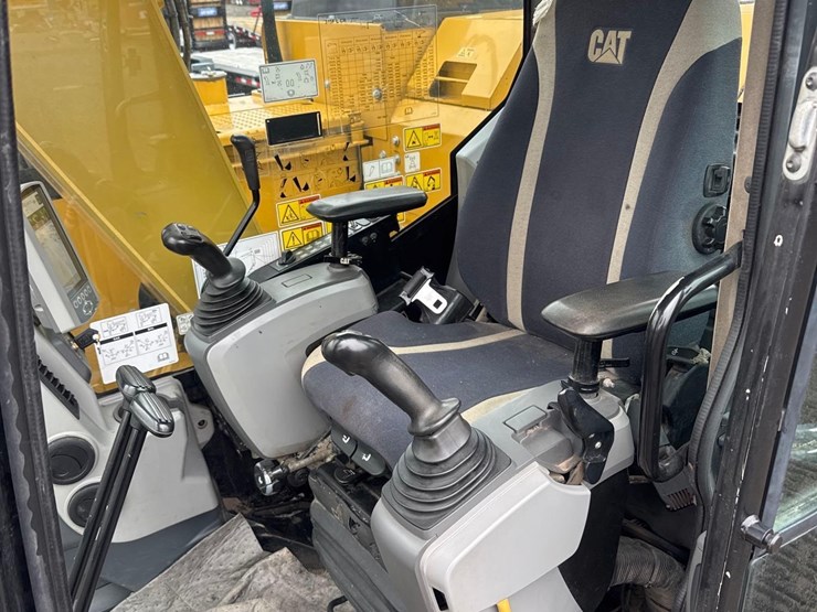 2020-caterpillar-315f-lcr-image-32