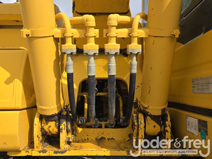 2015-komatsu-pc210-image-28