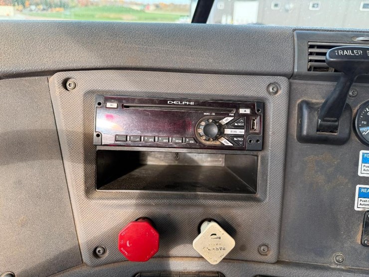 freightliner-cascadia-125-image-63