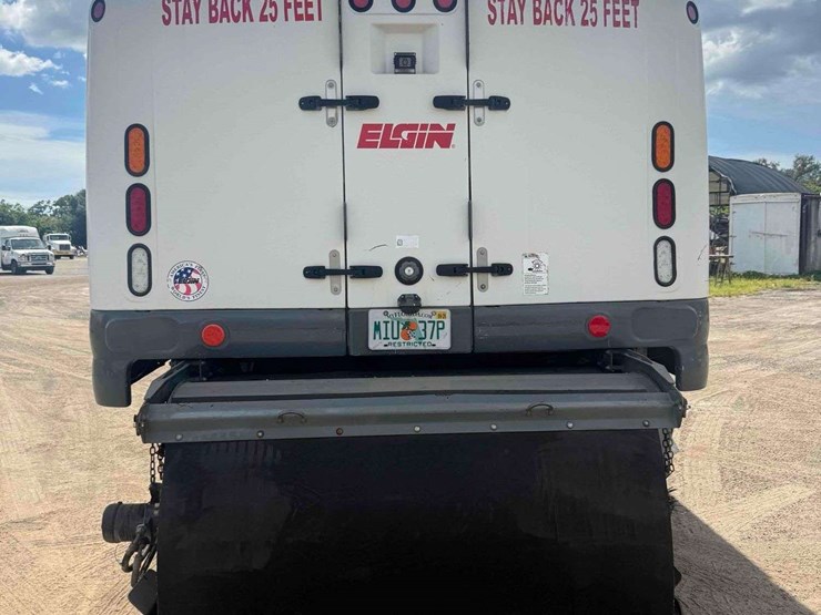 2018-freightliner-m2-elgin-broom-bear-4mh-street-sweeper-truck-image-14