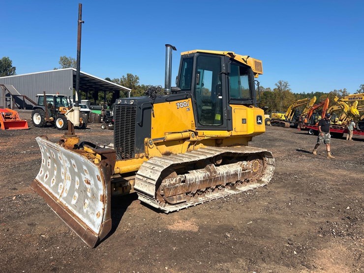 2008-deere-700j-xlt-image-1