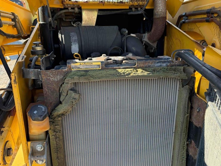 2005-john-deere-325-image-17