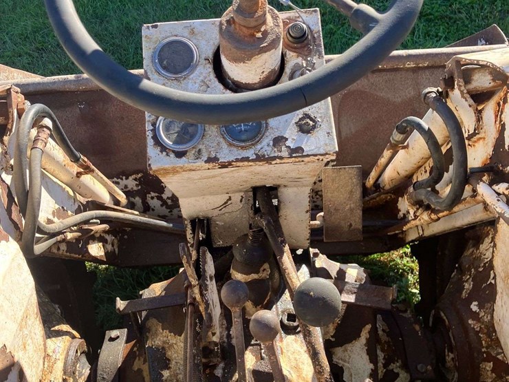 honey-bee-loader-tractor-image-3