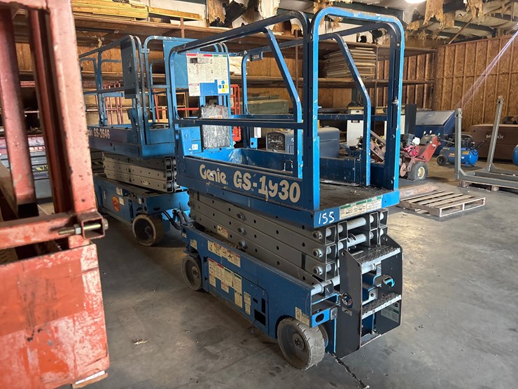 #155-•-genie-gs-1930-self-propelled-electric-scissor-lift-image-2