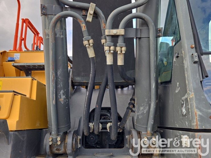 2016-volvo-ec350el-image-28