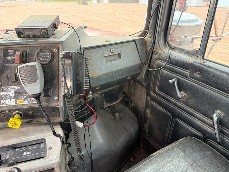 mack-dm690s-image-66