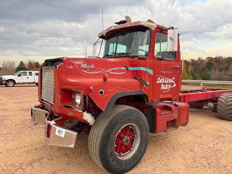 mack-dm690s-image-19