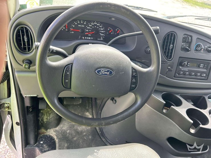 2007-ford-e-350-passenger-van-image-13