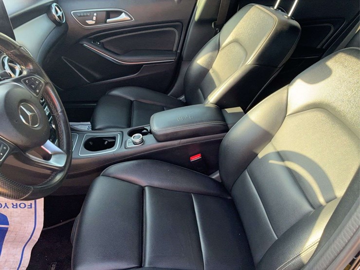 2020-mercedes-benz-gla250-image-10