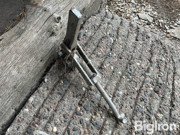 metal-t-rail-band-dual-clamps-image-8