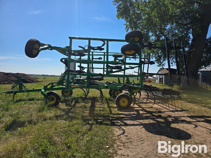 2022-john-deere-2430-image-8