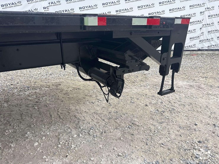 2019-peterbilt-330-24ft.-s/a-flatbed-truck-image-31
