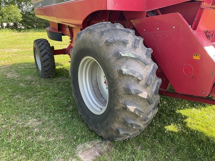 2011-case-ih-1640-image-11