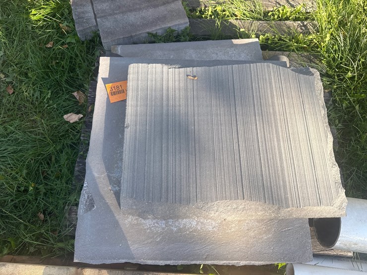 #3181-•-pallet-of-decorative-pavers-image-1