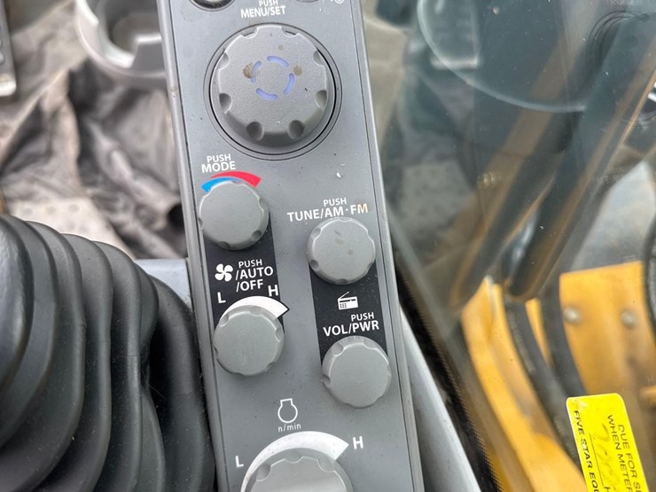 2024-john-deere-350-image-39