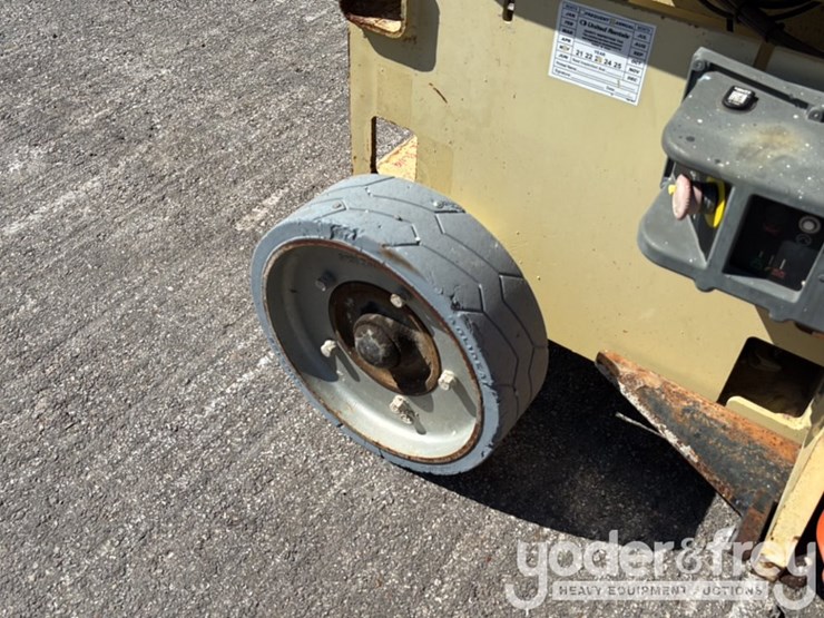 2015-jlg-3246es-image-12