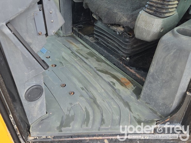 2014-caterpillar-d5k2-lgp-image-49