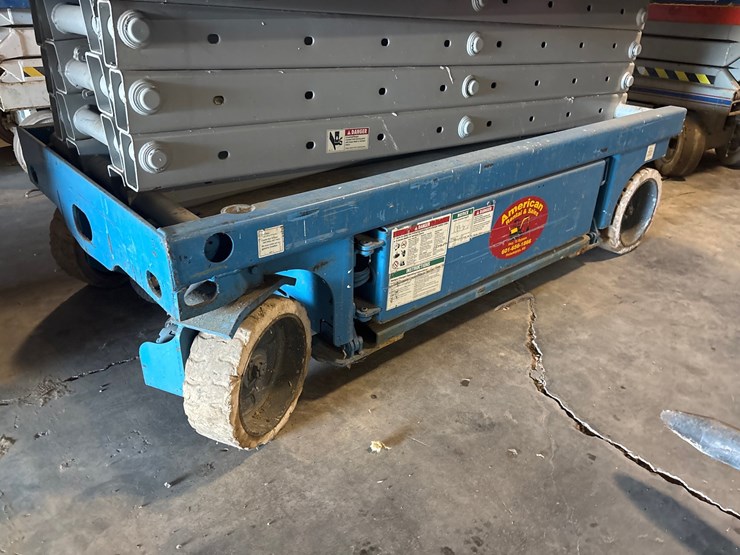 #154-•-genie-gs-2646-electric-scissor-lift-image-7