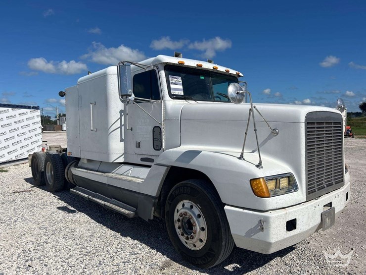 1993-freightliner-fld120-t/a-wet-kit-sleeper-cab-tractor-truck-image-2