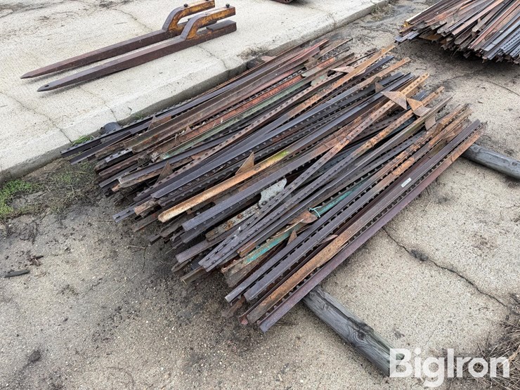 steel-t-posts-image-1
