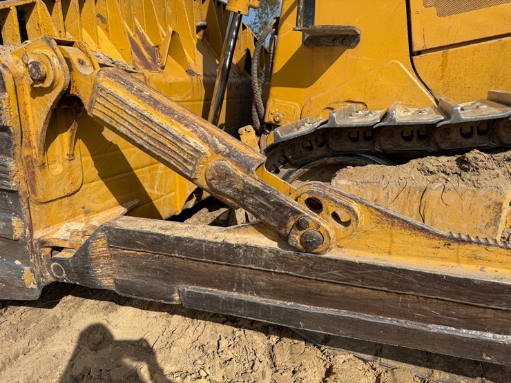 caterpillar-d8t-image-15