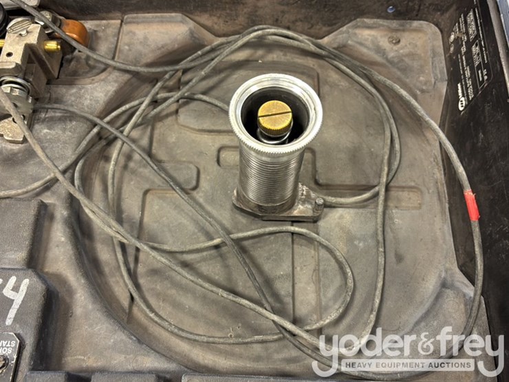 miller-extreme-12vs-suitcase-welder-image-2