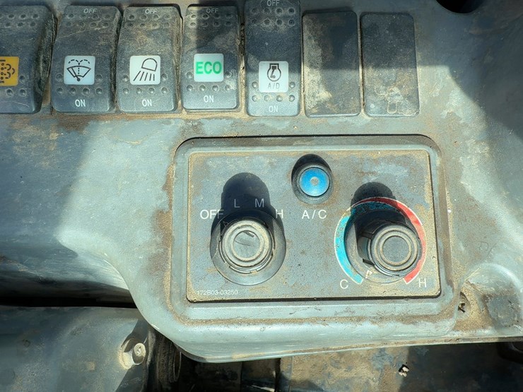 2019-yanmar-vio50-6a-image-31
