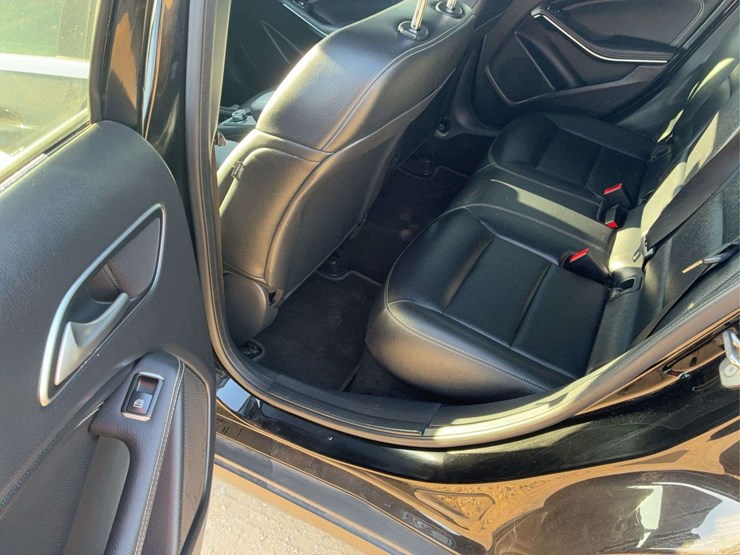 2020-mercedes-benz-gla250-image-6