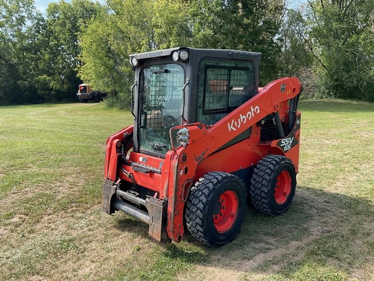 2025-kubota-ssv65-image-1