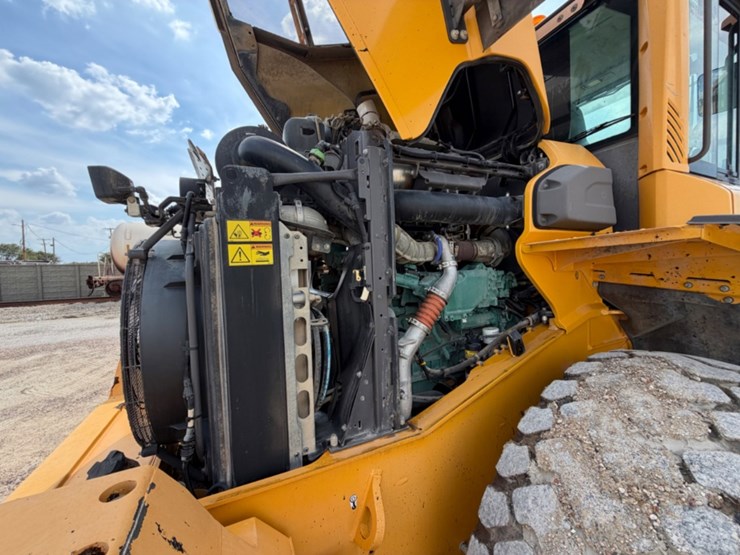 2019-volvo-l90h-image-11