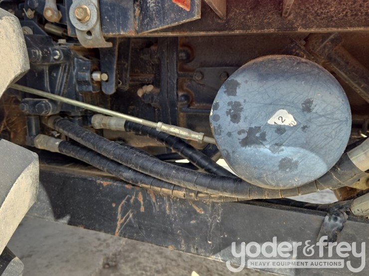 2010-massey-ferguson-1529-image-27