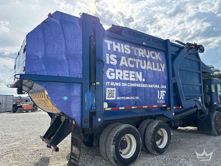 2016-perterbilt-320-ez-pack-35yd.-front-loader-garbage-truck-image-15