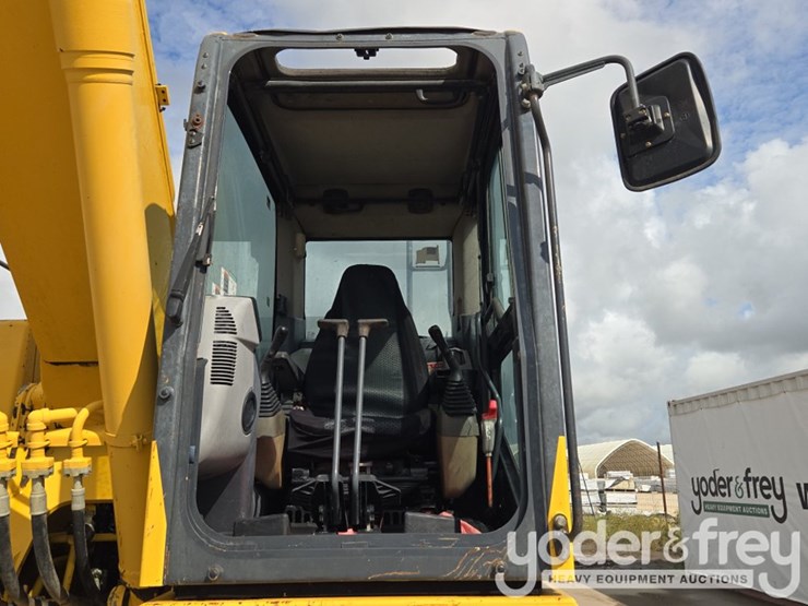 2015-komatsu-pc210-image-66