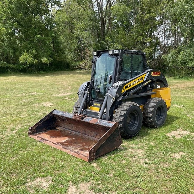 2017 NEW HOLLAND L220