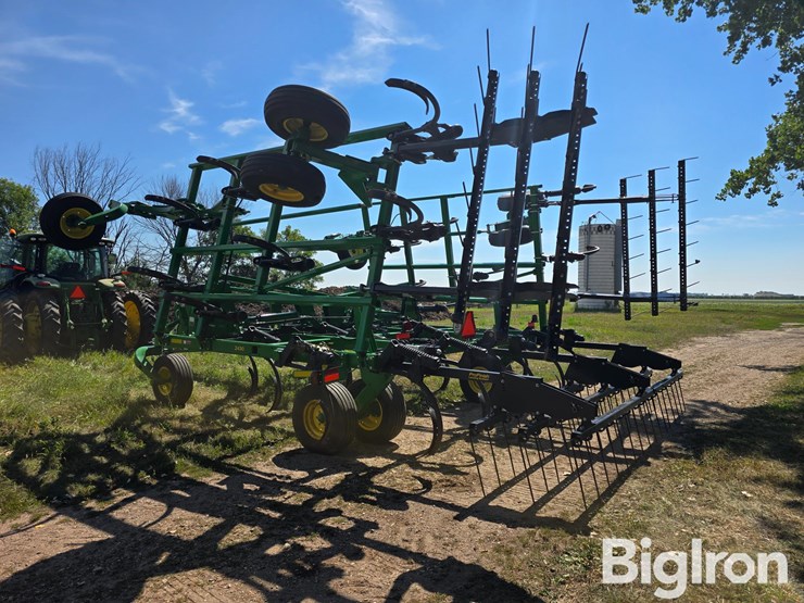 2022-john-deere-2430-image-7