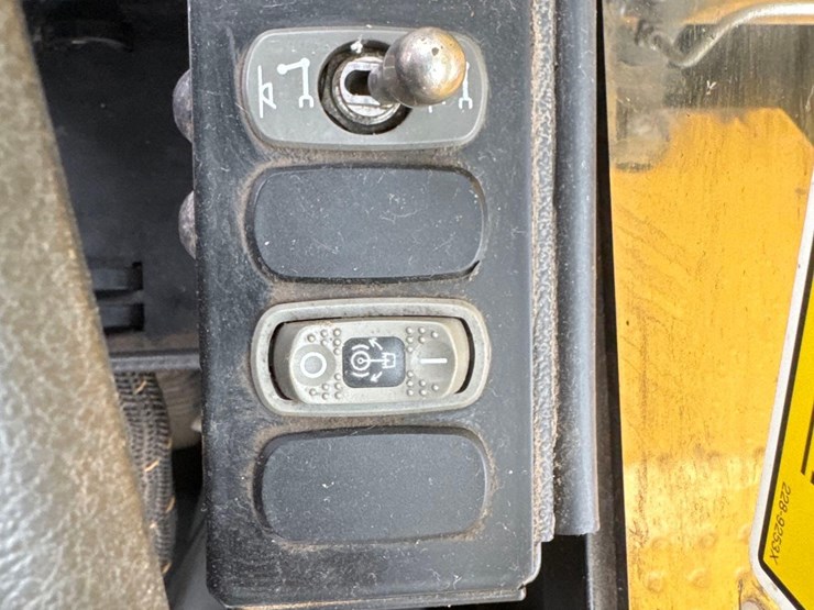 2020-caterpillar-315f-lcr-image-38
