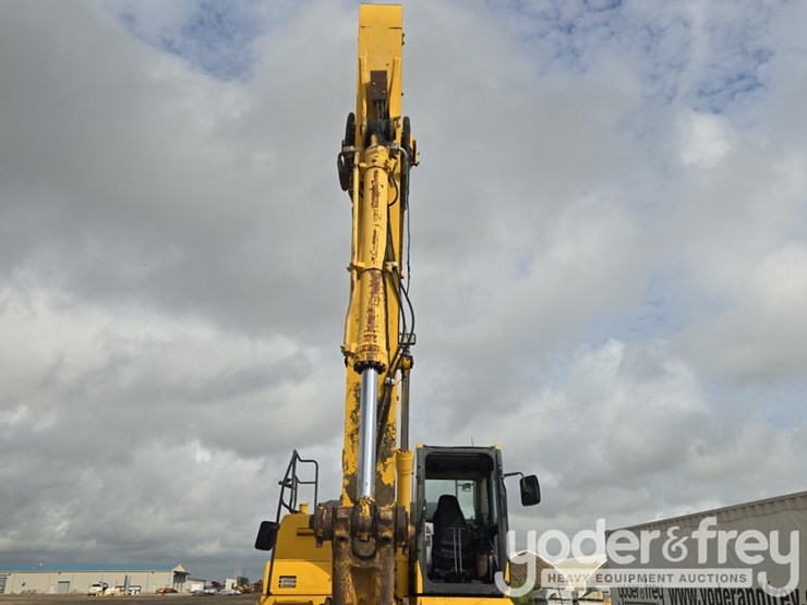 2015-komatsu-pc210-image-30