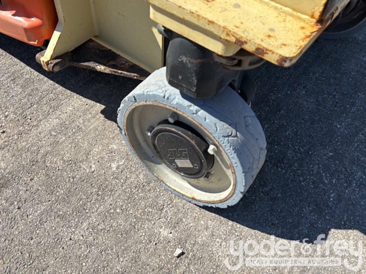 2015-jlg-3246es-image-11
