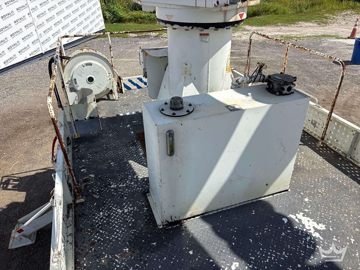 2012-international-workstar-7300-altec-dm45tr-4x4-digger-derrick-truck-image-32
